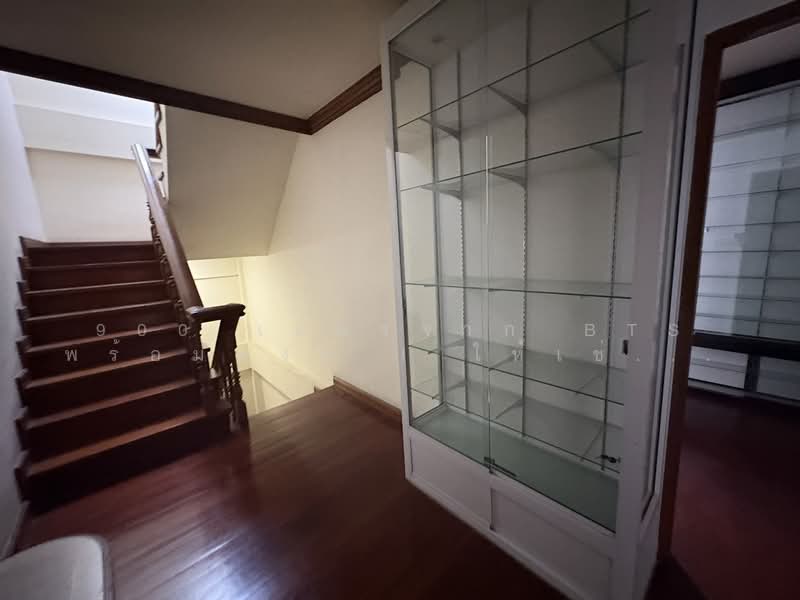 Located in Sukhumvit 39, Bangkok, Khlong Tan Nua, Watthana, Bangkok, 7 Bedrooms, 200 sqm, Townhouse For Rent, by 900 เมตรจาก BTS พร้อมพงศ์ ! ให้เช่าทาวน์โฮม 4.5 ชั้น 50 ตร.วา, 500224011 - DDproperty.com