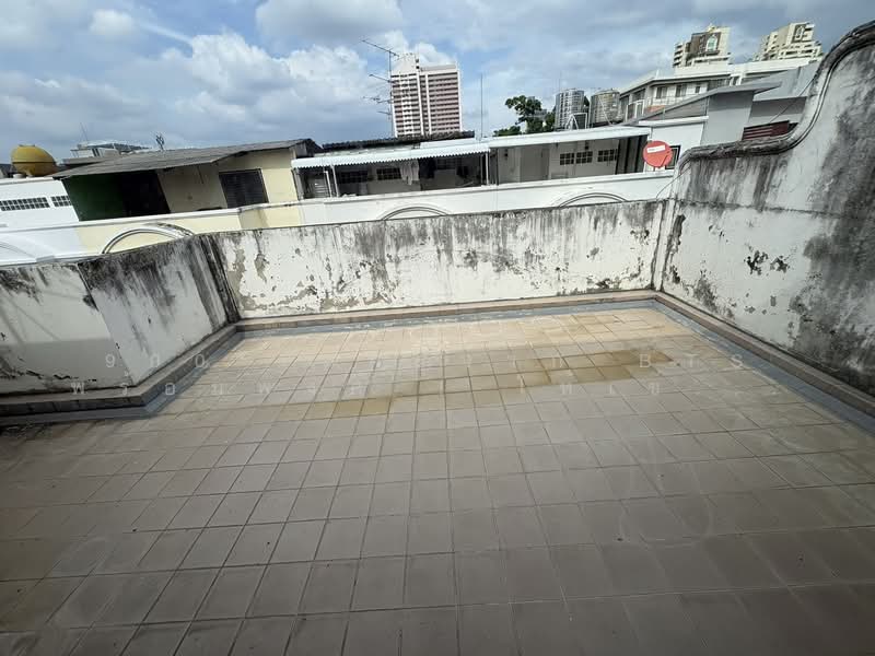 Located in Sukhumvit 39, Bangkok, Khlong Tan Nua, Watthana, Bangkok, 7 Bedrooms, 200 sqm, Townhouse For Rent, by 900 เมตรจาก BTS พร้อมพงศ์ ! ให้เช่าทาวน์โฮม 4.5 ชั้น 50 ตร.วา, 500224011 - DDproperty.com