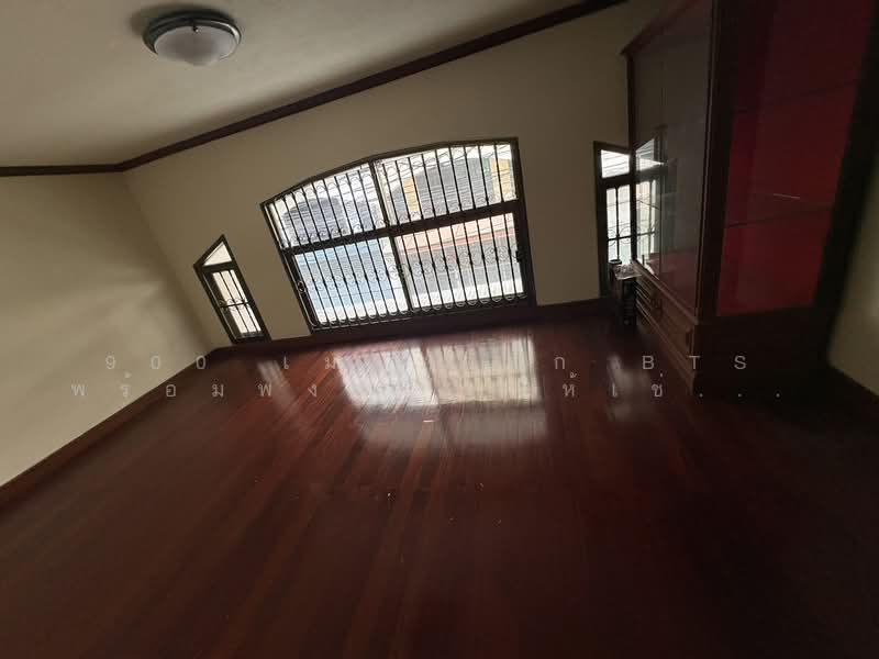 Located in Sukhumvit 39, Bangkok, Khlong Tan Nua, Watthana, Bangkok, 7 Bedrooms, 200 sqm, Townhouse For Rent, by 900 เมตรจาก BTS พร้อมพงศ์ ! ให้เช่าทาวน์โฮม 4.5 ชั้น 50 ตร.วา, 500224011 - DDproperty.com