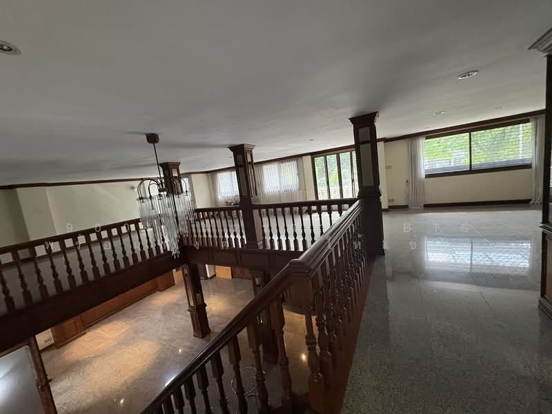Located in Sukhumvit 39, Bangkok, Khlong Tan Nua, Watthana, Bangkok, 7 Bedrooms, 200 sqm, Townhouse For Rent, by 900 เมตรจาก BTS พร้อมพงศ์ ! ให้เช่าทาวน์โฮม 4.5 ชั้น 50 ตร.วา, 500224011 - DDproperty.com