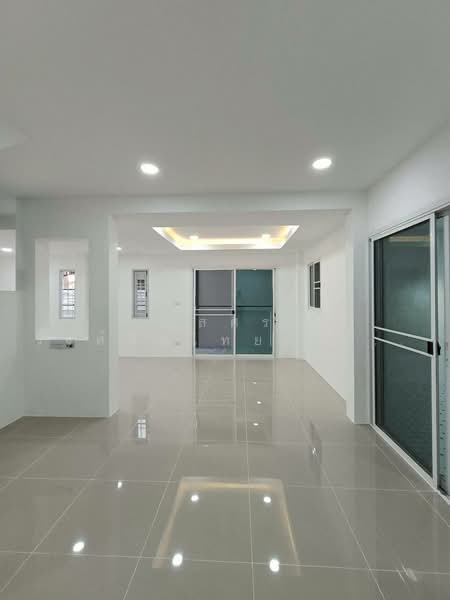 หมู่บ้านภัทรทรัพย์ คลอง 2 ซอยเปียร์นนท์ ลำลูกกา ปทุมธานี, Pathum Thani, ซอยเปียร์นนท์, Khu Khot, Lam Luk Ka, Pathum Thani, 3 Bedrooms, 120 sqm, Semi-Detached House (Twin House) For Sale, by นภัสศรณ์ วงศ์สินไทยกร (นันท์), 500224067 - DDproperty.com