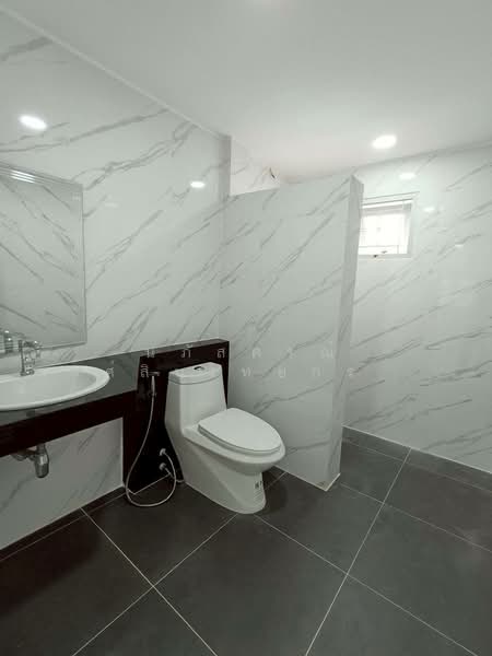 หมู่บ้านภัทรทรัพย์ คลอง 2 ซอยเปียร์นนท์ ลำลูกกา ปทุมธานี, Pathum Thani, ซอยเปียร์นนท์, Khu Khot, Lam Luk Ka, Pathum Thani, 3 Bedrooms, 120 sqm, Semi-Detached House (Twin House) For Sale, by นภัสศรณ์ วงศ์สินไทยกร (นันท์), 500224067 - DDproperty.com