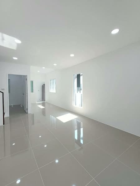 I Leaf Town Lumlukka Klong 3, Pathum Thani, Lam Luk Ka, Lam Luk Ka, Pathum Thani, 4 Bedrooms, 100 sqm, Townhouse For Sale, by นภัสศรณ์ วงศ์สินไทยกร (นันท์), 500224071 - DDproperty.com