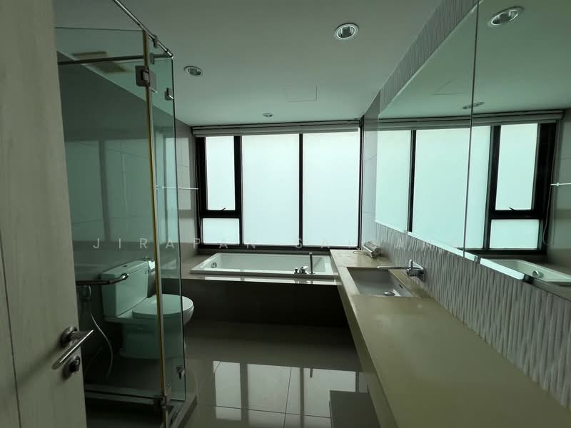 Rhythm Sukhumvit 42, Bangkok, Soi Sukhumvit 42, Sukhumvit Road, Phra Kanong, Khlong Toei, Bangkok, 2 Bedrooms, 80 sqm, Condo For Rent, by Jirapan Saisang, 500224164 - DDproperty.com