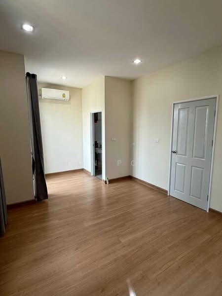 Golden Town Sukhumvit-Bearing Station, Samut Prakan, Soi Tesabansamrongtai 6, Sam Rong, Phra Pra Daeng, Samut Prakan, 4 Bedrooms, 76 sqm, Townhouse For Rent, by Khun Poon, 500224217 - DDproperty.com