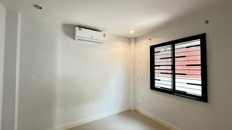 บ้านเดี่ยว 2 ชั้น วิสต้า วิลล์ G คลอง 8 บ้านสวย สไตล์โมเดิร์น ราคาถูก, ปทุมธานี, ปท.3006(เลียบคลอง8), ลำลูกกา, ลำลูกกา, ปทุมธานี, 180 ตร.ม., บ้านเดี่ยว ขาย, โดย คุณ ภรณ์ทิพย์ (ปุ๋ย), 500224302 - DDproperty.com