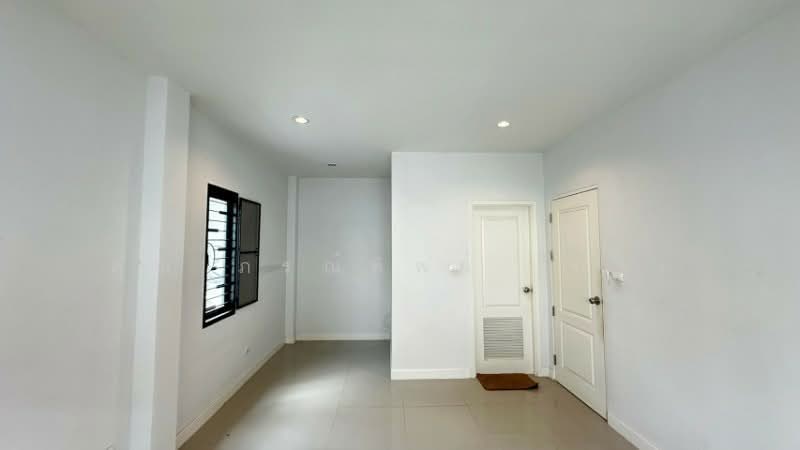 บ้านเดี่ยว 2 ชั้น วิสต้า วิลล์ G คลอง 8 บ้านสวย สไตล์โมเดิร์น ราคาถูก, ปทุมธานี, ปท.3006(เลียบคลอง8), ลำลูกกา, ลำลูกกา, ปทุมธานี, 180 ตร.ม., บ้านเดี่ยว ขาย, โดย คุณ ภรณ์ทิพย์ (ปุ๋ย), 500224302 - DDproperty.com