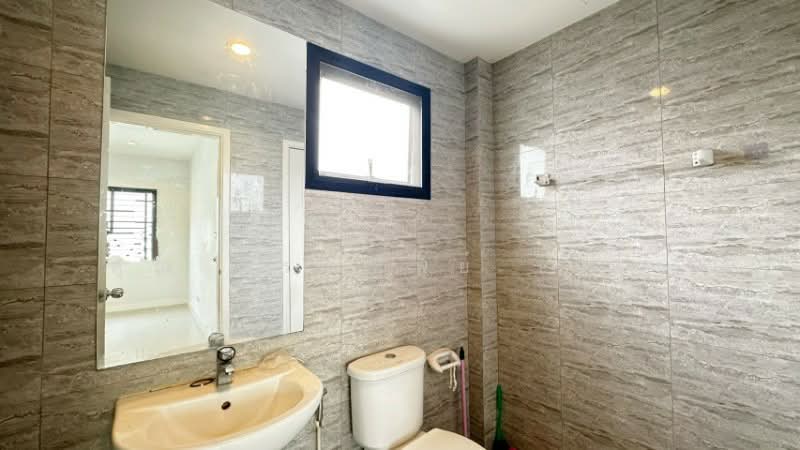 บ้านเดี่ยว 2 ชั้น วิสต้า วิลล์ G คลอง 8 บ้านสวย สไตล์โมเดิร์น ราคาถูก, Pathum Thani, ปท.3006(เลียบคลอง8), Lam Luk Ka, Lam Luk Ka, Pathum Thani, 3 Bedrooms, 180 sqm, Single Detached House For Sale, by คุณ ภรณ์ทิพย์ (ปุ๋ย), 500224302 - DDproperty.com