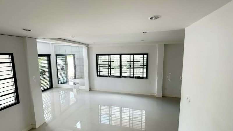 บ้านเดี่ยว 2 ชั้น วิสต้า วิลล์ G คลอง 8 บ้านสวย สไตล์โมเดิร์น ราคาถูก, ปทุมธานี, ปท.3006(เลียบคลอง8), ลำลูกกา, ลำลูกกา, ปทุมธานี, 180 ตร.ม., บ้านเดี่ยว ขาย, โดย คุณ ภรณ์ทิพย์ (ปุ๋ย), 500224302 - DDproperty.com