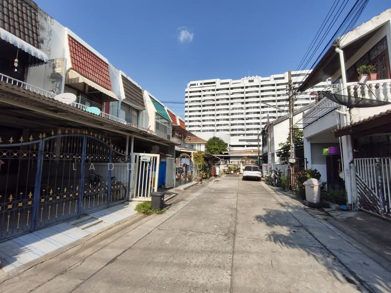 สินพัฒนา 4 : Sinphatthana 4, นนทบุรี, ตลาดขวัญ, เมืองนนทบุรี, นนทบุรี, 100 ตร.ม., ทาวน์เฮ้าส์ ขาย, โดย Ladda Suebthai, 500224341 - DDproperty.com