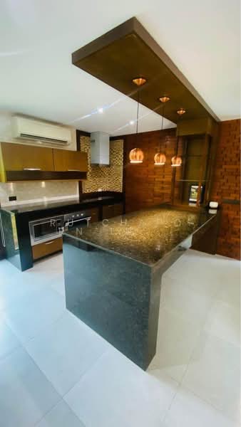 Pool Villa ให้เช่า - ใกล้มีโชคพลาซ่า เพียง 5 นาที ค่าเช่า 100,000 บาท / เดือน รหัสทรัพย์ : No.5P005, Chiang Mai, San Phi Sua, Muang Chiang Mai, Chiang Mai, 4 Bedrooms, 200 sqm, Single Detached House For Rent, by Rutchaporn Tunsiri, 500224519 - DDproperty.com