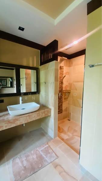 Pool Villa ให้เช่า - ใกล้มีโชคพลาซ่า เพียง 5 นาที ค่าเช่า 100,000 บาท / เดือน รหัสทรัพย์ : No.5P005, Chiang Mai, San Phi Sua, Muang Chiang Mai, Chiang Mai, 4 Bedrooms, 200 sqm, Single Detached House For Rent, by Rutchaporn Tunsiri, 500224519 - DDproperty.com