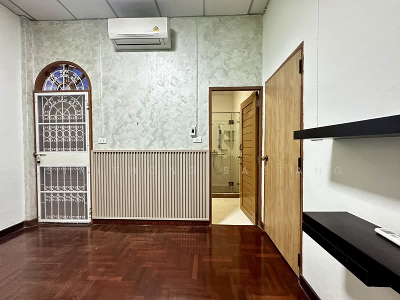 Newly renovated detached home Soi Ladprao 93, Wang Thonglang 67 sq.wa 4 Beds 3 Baths, Bangkok, ลาดพร้าว 93, Khlong Chaokhun Sing, Wang Thonglang, Bangkok, 4 Bedrooms, 366 sqm, Single Detached House For Rent, by Sirithong Saetang, 500224596 - DDproperty.com