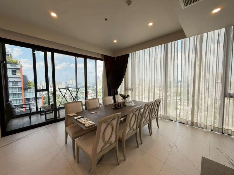 Siamese Exclusive Sukhumvit 31, Bangkok, 75 Soi Sukhumvit 31, Khlong Tan Nua, Watthana, Bangkok, 3 Bedrooms, 206 sqm, Condo For Rent, by Piyawan Maiyapan, 500224662 - DDproperty.com