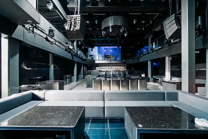 เอกมัย | ผับ / บาร์ 3 ชั้น เซ้งกิจการ ทำเลพรีเมียม, กรุงเทพ, พระโขนงเหนือ, วัฒนา, กรุงเทพ, 2,100 ตร.ม., ตึกแถว-อาคารพาณิชย์ ให้เช่า, โดย Pudis Chitrungsakorn, 500224683 - DDproperty.com