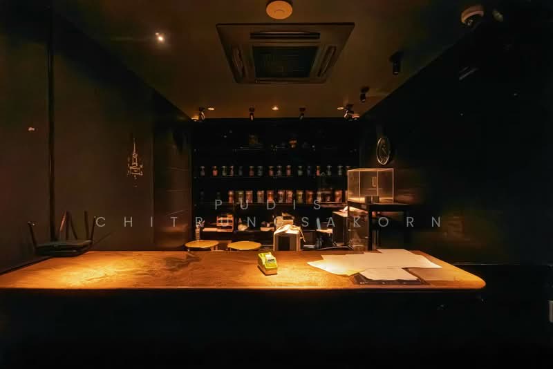 เอกมัย | ผับ / บาร์ 3 ชั้น เซ้งกิจการ ทำเลพรีเมียม, กรุงเทพ, พระโขนงเหนือ, วัฒนา, กรุงเทพ, 2,100 ตร.ม., ตึกแถว-อาคารพาณิชย์ ให้เช่า, โดย Pudis Chitrungsakorn, 500224683 - DDproperty.com