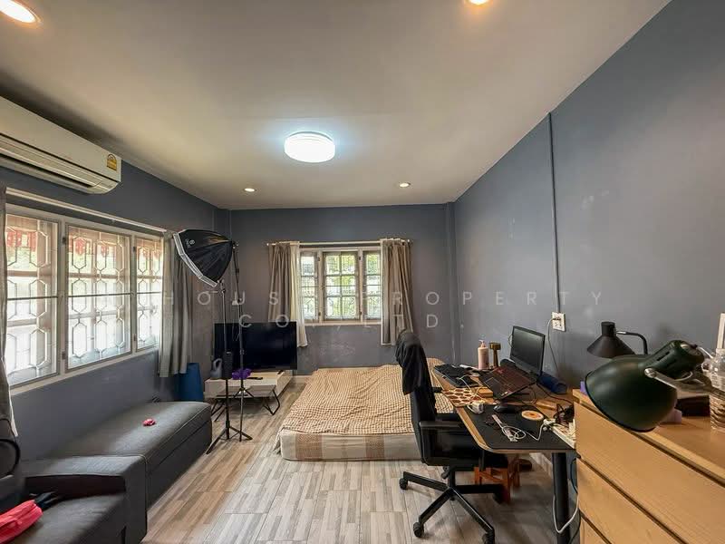 Beautiful house in Sriracha, newly renovated, great location, move in Ready., Chon Buri (Pattaya), Surasak, Si Racha, Chon Buri (Pattaya), 3 Bedrooms, 220 sqm, Single Detached House For Sale, by A House Property Co.,Ltd., 500224696 - DDproperty.com