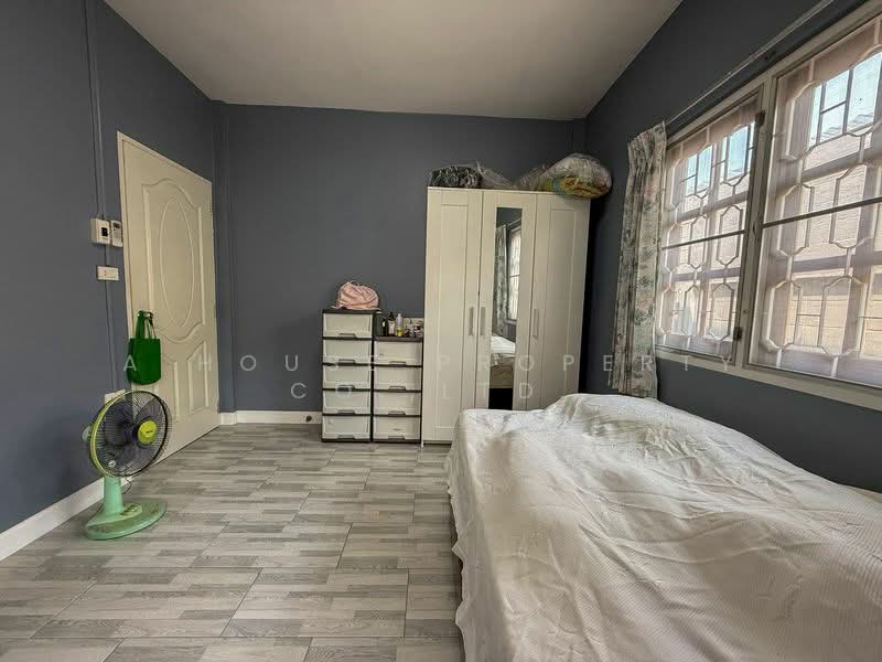 Beautiful house in Sriracha, newly renovated, great location, move in Ready., Chon Buri (Pattaya), Surasak, Si Racha, Chon Buri (Pattaya), 3 Bedrooms, 220 sqm, Single Detached House For Sale, by A House Property Co.,Ltd., 500224696 - DDproperty.com