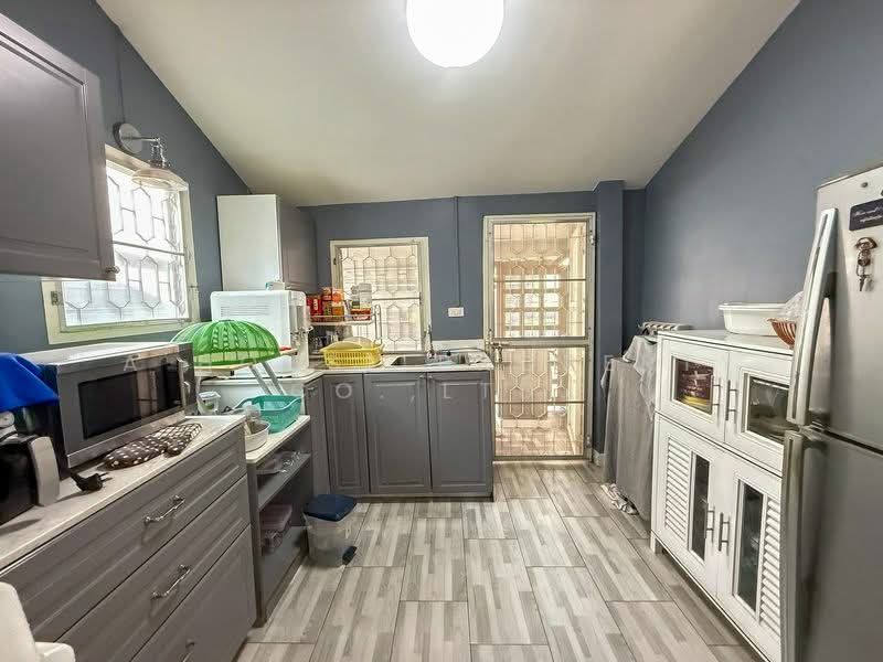 Beautiful house in Sriracha, newly renovated, great location, move in Ready., Chon Buri (Pattaya), Surasak, Si Racha, Chon Buri (Pattaya), 3 Bedrooms, 220 sqm, Single Detached House For Sale, by A House Property Co.,Ltd., 500224696 - DDproperty.com