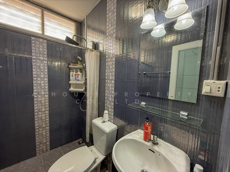 Beautiful house in Sriracha, newly renovated, great location, move in Ready., Chon Buri (Pattaya), Surasak, Si Racha, Chon Buri (Pattaya), 3 Bedrooms, 220 sqm, Single Detached House For Sale, by A House Property Co.,Ltd., 500224696 - DDproperty.com