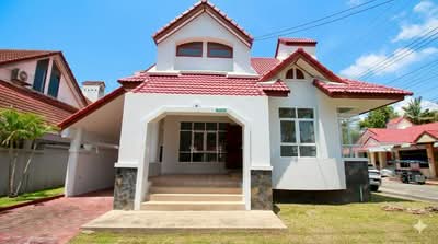 ขาย - ขายบ้านเดี่ยว 2 ชั้น 64 ตร.วา 4 ห้องนอน รีโนเวทใหม่ทั้งหลัง โครงการไพน์เนอรี่พาร์คบีช ติดหาดสวนสน, ระยอง