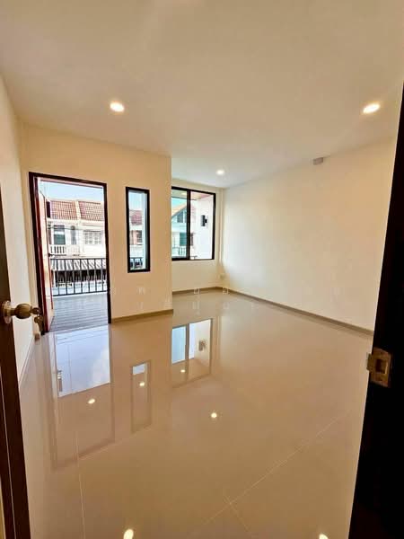 Yoocharoen Vibhavadi-rangsit 37, Bangkok, Don Mueang, Don Mueang, Bangkok, 2 Bedrooms, 70 sqm, Townhouse For Sale, by สรภพ ยอดไชย (สีฝุ่น), 500224812 - DDproperty.com
