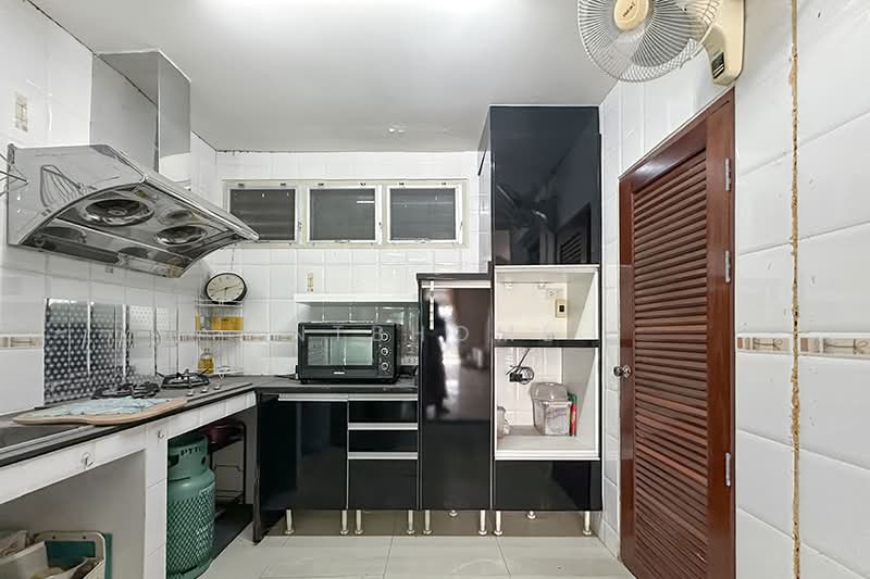 Baan Klang Muang Swiss Town Kaset-Nawamin, Bangkok, Soi Moobaan Klang Mueng, Chorake Bua, Lat Phrao, Bangkok, 3 Bedrooms, 160 sqm, Townhouse For Sale, by NTBHOME, 500224958 - DDproperty.com