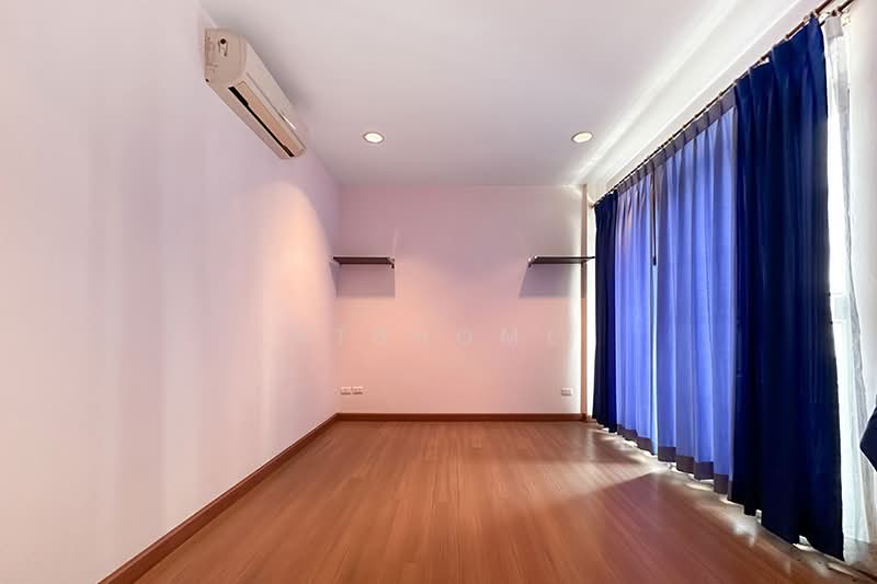 Baan Klang Muang Swiss Town Kaset-Nawamin, Bangkok, Soi Moobaan Klang Mueng, Chorake Bua, Lat Phrao, Bangkok, 3 Bedrooms, 160 sqm, Townhouse For Sale, by NTBHOME, 500224958 - DDproperty.com