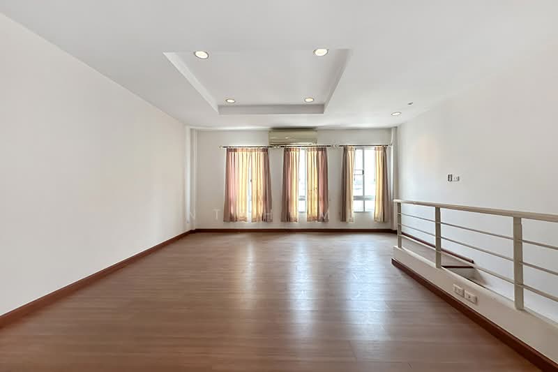 Baan Klang Muang Swiss Town Kaset-Nawamin, Bangkok, Soi Moobaan Klang Mueng, Chorake Bua, Lat Phrao, Bangkok, 3 Bedrooms, 160 sqm, Townhouse For Sale, by NTBHOME, 500224958 - DDproperty.com