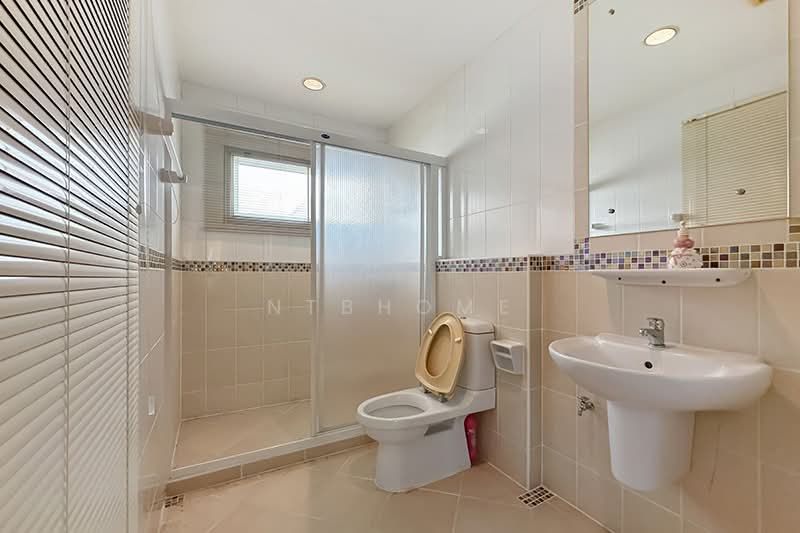 Baan Klang Muang Swiss Town Kaset-Nawamin, Bangkok, Soi Moobaan Klang Mueng, Chorake Bua, Lat Phrao, Bangkok, 3 Bedrooms, 160 sqm, Townhouse For Sale, by NTBHOME, 500224958 - DDproperty.com