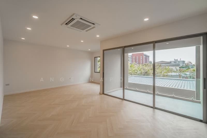 นาคนิวาส 47, Bangkok, Lat Phrao, Lat Phrao, Bangkok, 3 Bedrooms, 456 sqm, Single Detached House For Sale, by Angsanaporn D, 500225063 - DDproperty.com