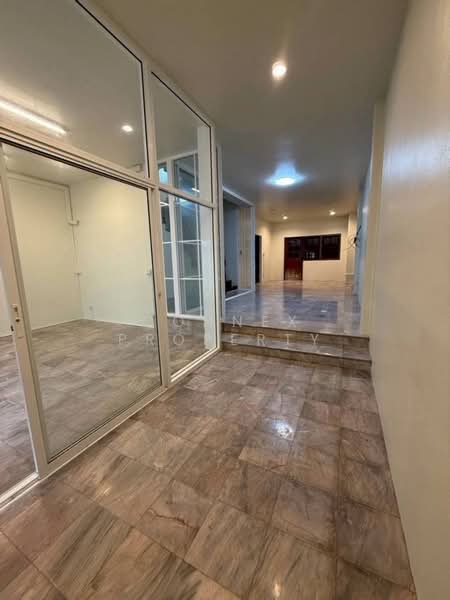 Sriwara Town in Town, Bangkok, Sriwara Road, Phlapphla, Wang Thonglang, Bangkok, 4 Bedrooms, 21 sqm, Townhouse For Sale, by Connex Property, 500225082 - DDproperty.com