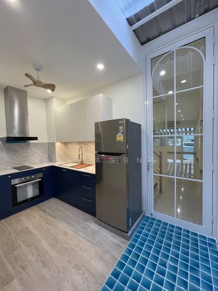 3-story Townhouse Soi Phueng Mi, Sukhumvit 93, Bangkok, Bang Chak, Phra Khanong, Bangkok, 2 Bedrooms, 209 sqm, Townhouse For Rent, by NR AGENT, 500225086 - DDproperty.com