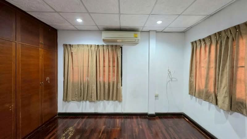 บ้านเดี่ยว 70 ตารางวา หมู่บ้านเสนานิเวศน์ โครงการ 2 บ้านสวย สภาพดีมาก พร้อมอยู่, Bangkok, ประเสริฐมนูกิจ, Chorake Bua, Lat Phrao, Bangkok, 4 Bedrooms, 120 sqm, Single Detached House For Sale, by คุณ พลอยวาลินน์ (วาลินน์), 500225187 - DDproperty.com