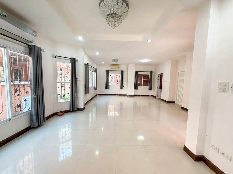 หมู่บ้านมณีรินทร์ เพลส : Maneerin Place Village1, Chon Buri (Pattaya), Surasak, Si Racha, Chon Buri (Pattaya), 3 Bedrooms, 200 sqm, Single Detached House For Sale, by A House Property Co.,Ltd., 500225204 - DDproperty.com