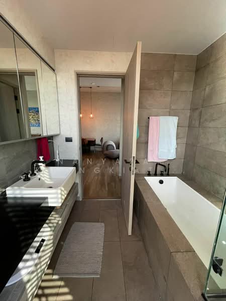 The Lofts Asoke, Bangkok, Sukhumvit 21 Road, Khlongtoei Nua, Watthana, Bangkok, 2 Bedrooms, 75 sqm, Condo For Sale, by Nanyapak Khongkiattipan, 500225283 - DDproperty.com