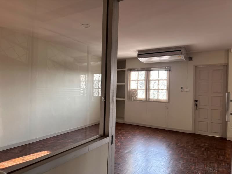 ให้เช่า - ให้เช่าทาวน์โฮม 3 ชั้น หมู่บ้านไพโรจน์ (SPSAD3915), กรุงเทพ