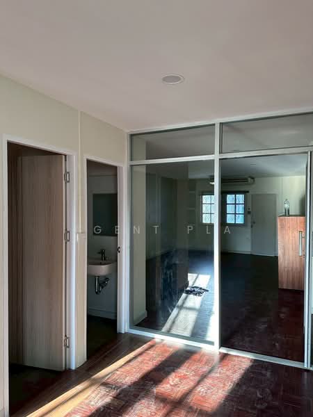 ให้เช่า - ให้เช่าทาวน์โฮม 3 ชั้น หมู่บ้านไพโรจน์ (SPSAD3915), กรุงเทพ