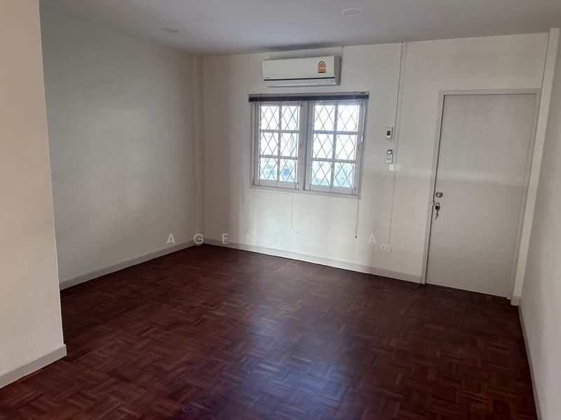 For Rent - For Rent: 3-Story Townhome in Pairoj Village (SPSAD3915), Bangkok