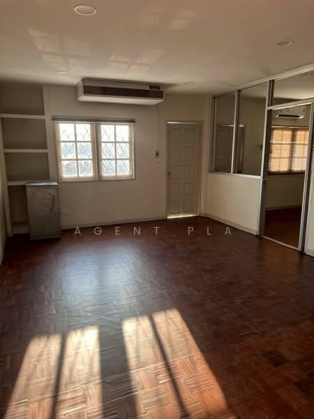 For Rent - For Rent: 3-Story Townhome in Pairoj Village (SPSAD3915), Bangkok