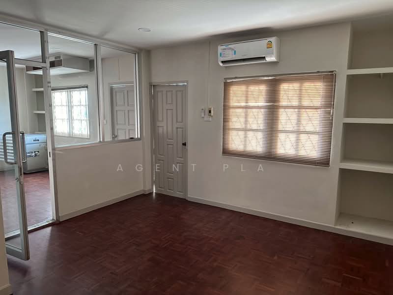 ให้เช่า - ให้เช่าทาวน์โฮม 3 ชั้น หมู่บ้านไพโรจน์ (SPSAD3915), กรุงเทพ