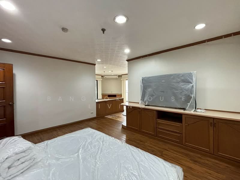 Fifty Fifth Tower, Bangkok, 84 Soi Sukhumvit 55, Sukhumvit Road, Khlong Tan Nua, Watthana, Bangkok, 3 Bedrooms, 275 sqm, Condo For Rent, by Bangkok House Living, 500225361 - DDproperty.com