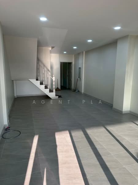 For Sale - For Sale 3-Story Townhome in Pairoj Village (SPSAD3915), Bangkok