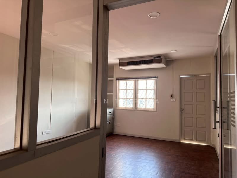 For Sale - For Sale 3-Story Townhome in Pairoj Village (SPSAD3915), Bangkok