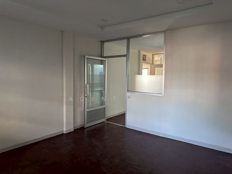 ขายทาวน์โฮม 3 ชั้น หมู่บ้านไพโรจน์ (SPSAD3915), กรุงเทพ, บางนาเหนือ, บางนา, กรุงเทพ, 450 ตร.ม., ทาวน์เฮ้าส์ ขาย, โดย Agent Pla, 500225369 - DDproperty.com