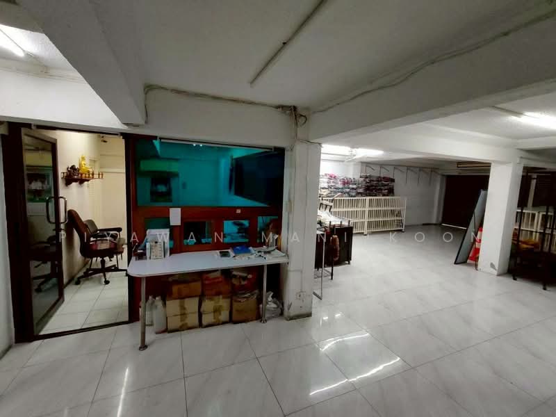 For Sale - Two adjoining 5-storey commercial buildings in Pratunam, Bangkok