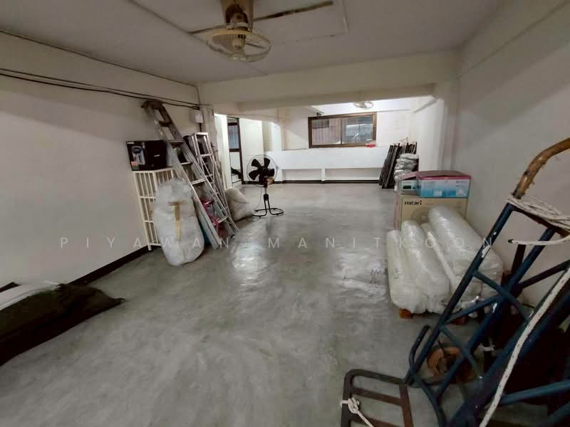 For Sale - Two adjoining 5-storey commercial buildings in Pratunam, Bangkok