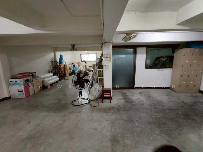 For Sale - Two adjoining 5-storey commercial buildings in Pratunam, Bangkok