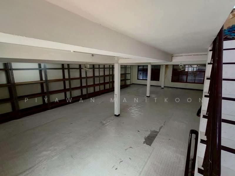 For Sale - Two adjoining 5-storey commercial buildings in Pratunam, Bangkok