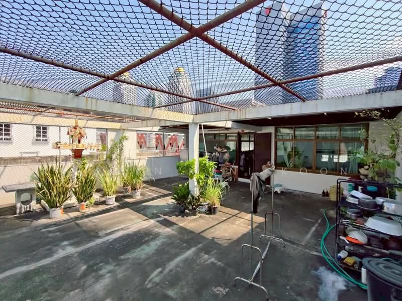 For Sale - Two adjoining 5-storey commercial buildings in Pratunam, Bangkok